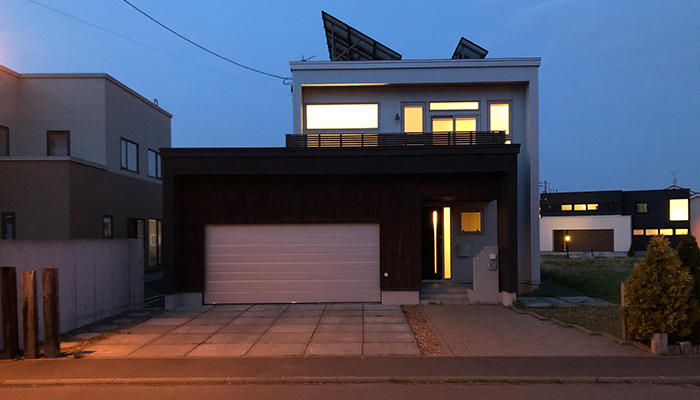 電動スチール製ガレージドア「Eシリーズ」RVタイプ