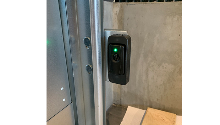 電動スチール製ガレージドア「Eシリーズ」RVタイプ