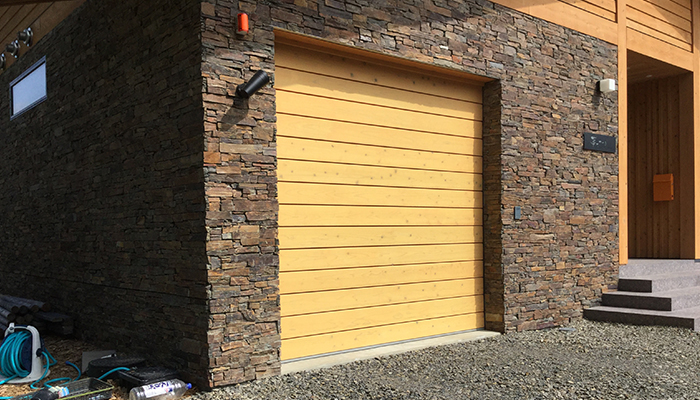 電動木製ガレージドア「ウッデイ」 ソリッドタイプ