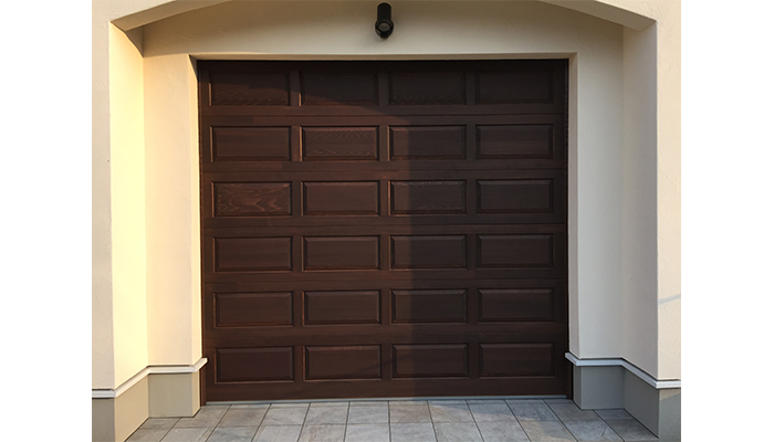 電動木製ガレージドア「ウッデイ」 レイズドタイプ