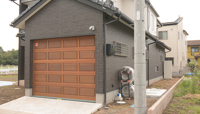 電動木製ガレージドア「ウッデイ」 レイズドタイプ
