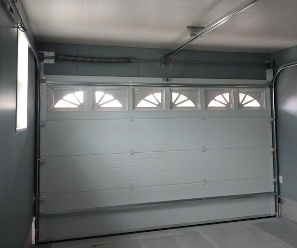 電動スチール製ガレージドア「Eシリーズ」RCタイプ