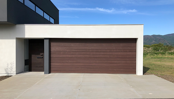 電動木製ガレージドア「ウッデイ」 ソリッドタイプ