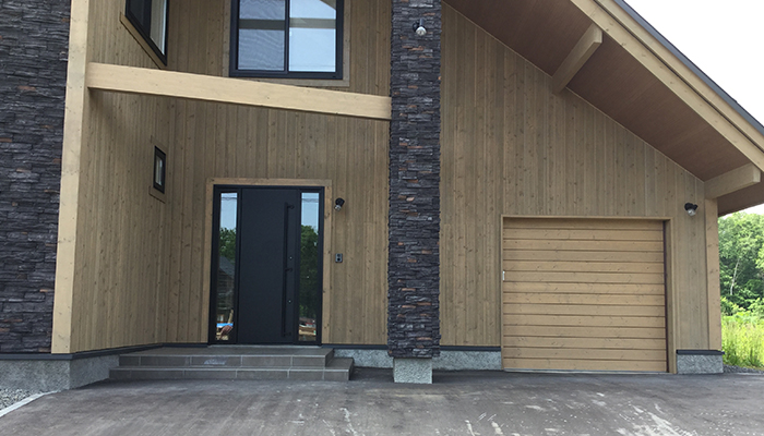 電動木製ガレージドア「ウッデイ」 ソリッドタイプ