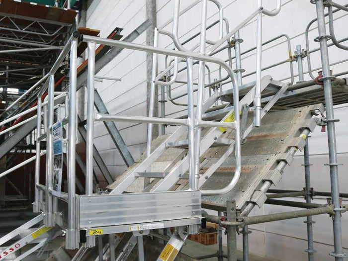 アルミ製可変式中間ステージ【踊り場ユニット】