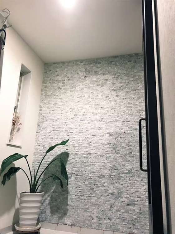 グレイッシュホワイト/新日中商事株式会社