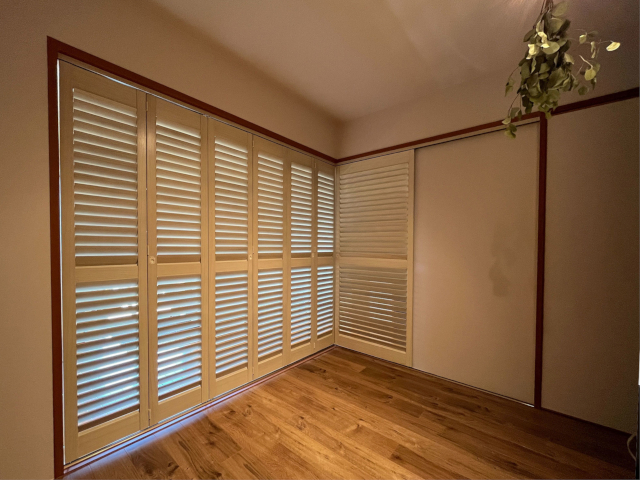 ウッドシャッター 折れ戸仕様