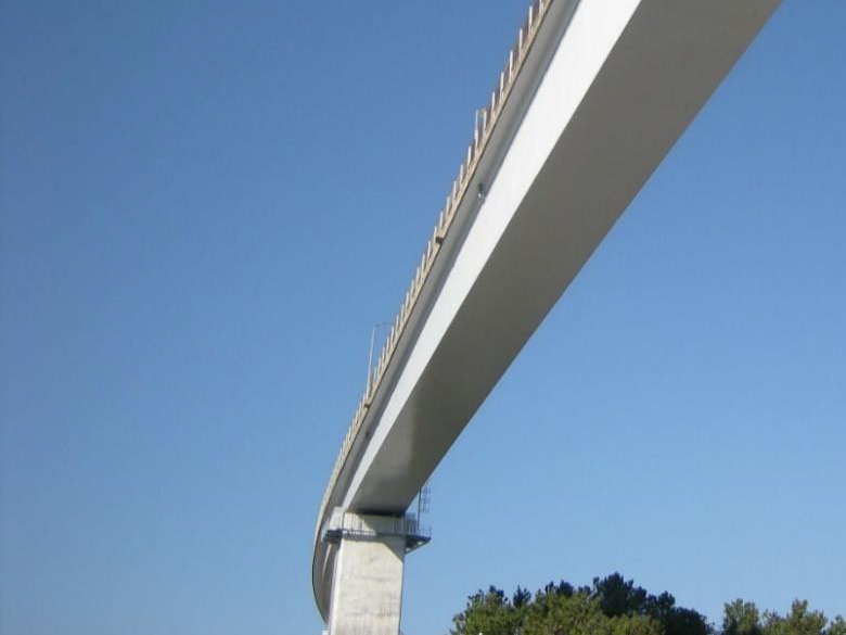 繊維巻立て表面仕上げ材工法 / オバナヤ・セメンテックス株式会社