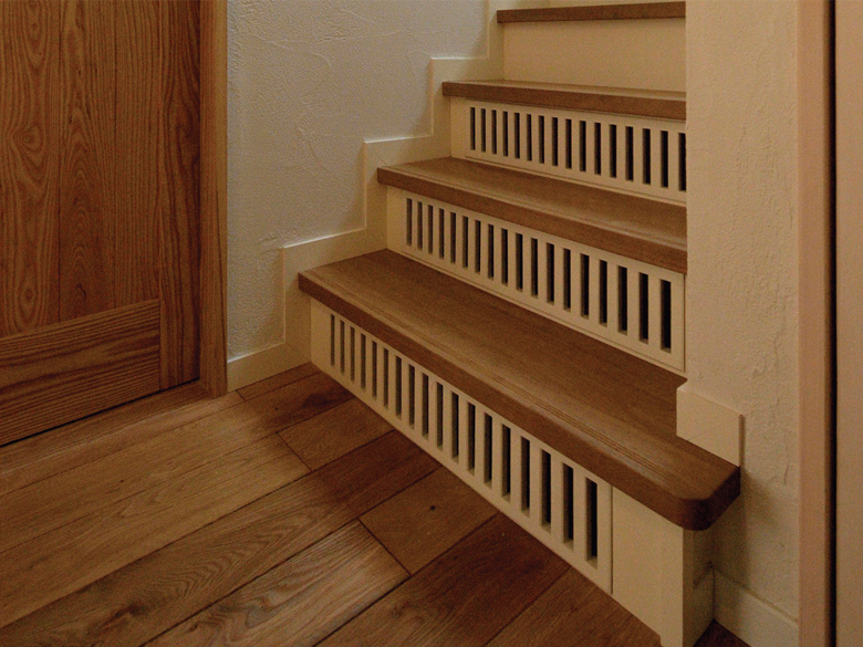 木製床ガラリ / 株式会社OKUTA