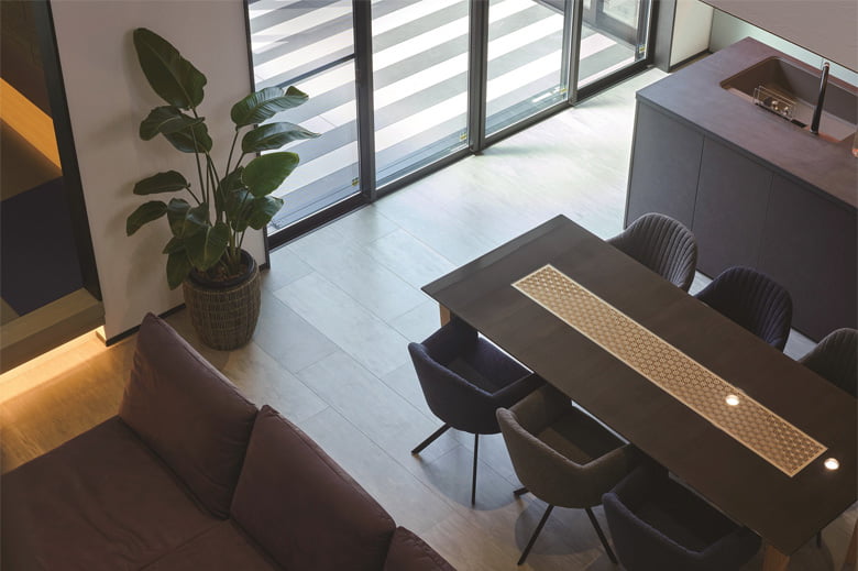 ダイニングテーブル RANMA/株式会社創意技巧