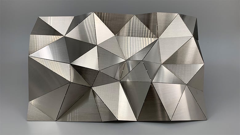 【SORIORI】金属素材加工 強靭さと造形美を両立するオーダーメイド金属装飾