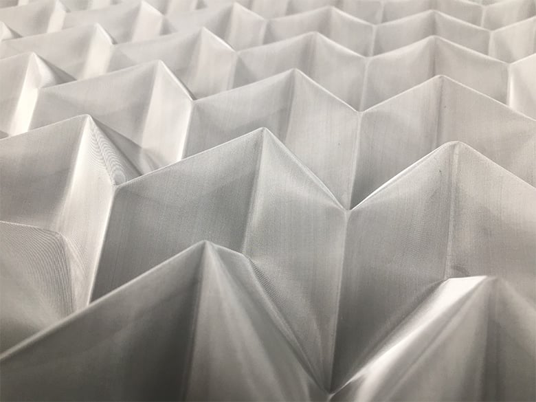 【SORIORI】金属素材加工 強靭さと造形美を両立するオーダーメイド金属装飾