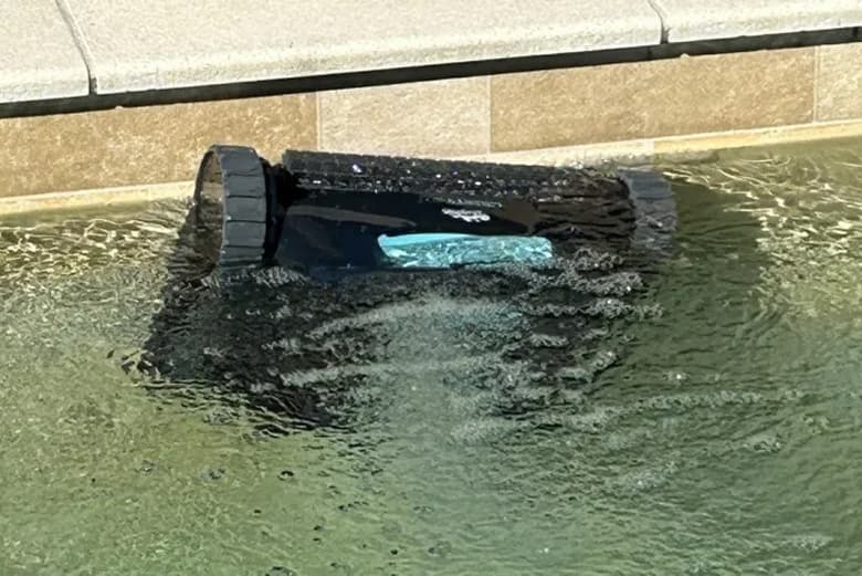 コードレス水中お掃除ロボット「ドルフィンアクアロイド」