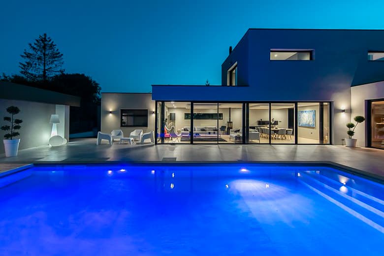 ラグジュアリー マジラインプール ろ過機一体型プール 機械室不要