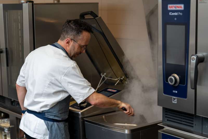 iVario Pro / 使用イメージ画像 / 株式会社ラショナル・ジャパン