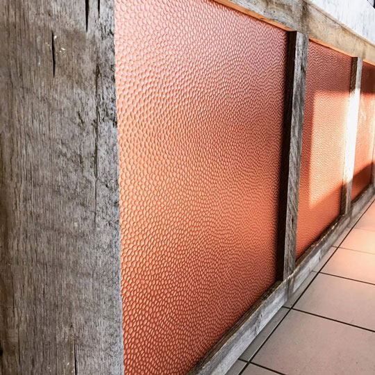 (「218コブルストーン」カウンター腰装飾施工例)