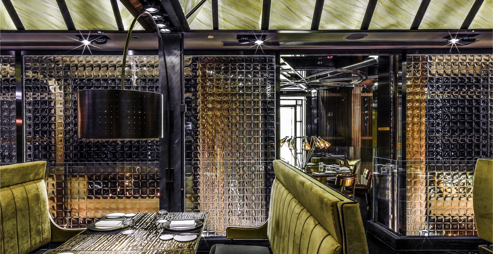 【美しい景観を提供する3Dガラス】