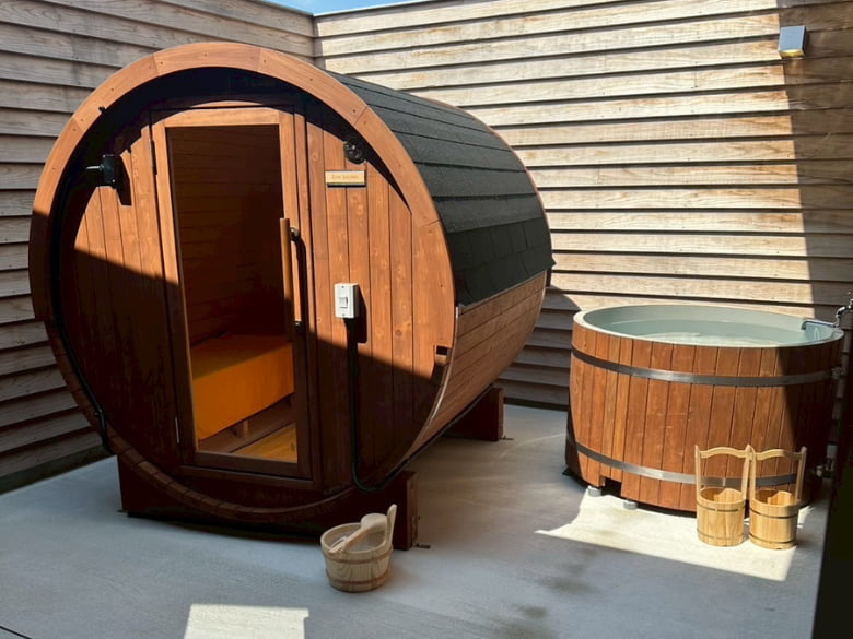 国産ひのき円形水風呂