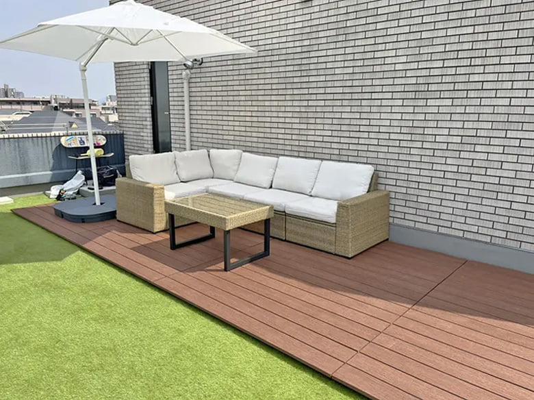 中空デッキ材オリジナル人工木材【Eee-Wood】/サーロジック株式会社