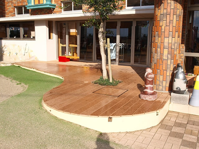 新建材のオリジナル人工木材Eee-Wood