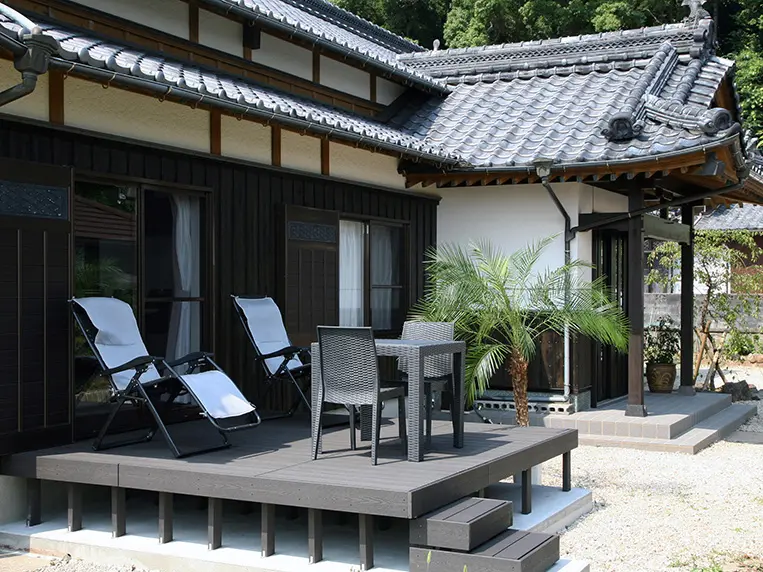 人工木材Eee-Wood モダンブラックカラー