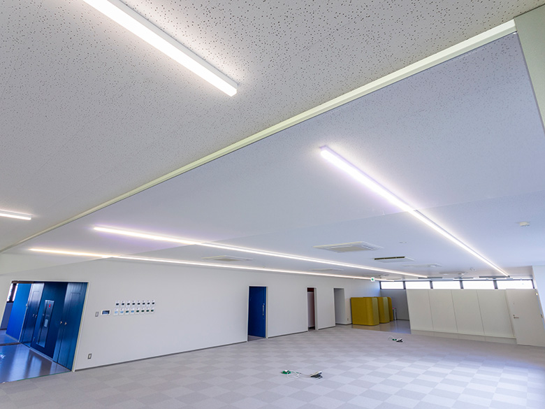 防煙たれ壁『ダンスモークN パネルタイプ』/ 三和シヤッター工業株式会社