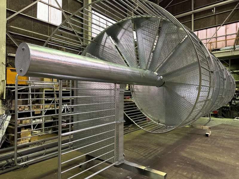 内側ステップ付避難用すべり台 / 山陽建工株式会社