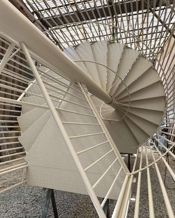 内側ステップ付避難用すべり台 / 山陽建工株式会社