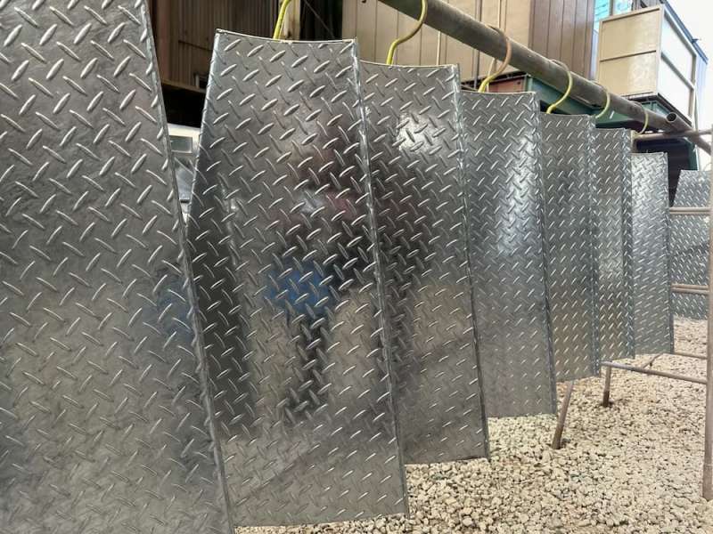 内側ステップ付避難用すべり台 / 山陽建工株式会社