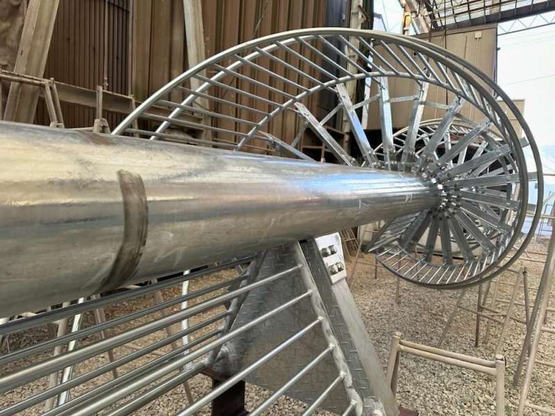 内側ステップ付避難用すべり台 / 山陽建工株式会社