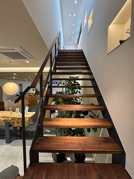 別注 オープン階段板/株式会社佐藤木材