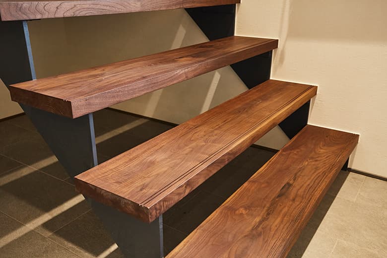 別注 オープン階段板/株式会社佐藤木材