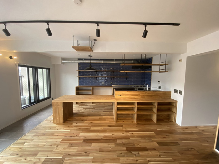 フローリング アカシアUNI(節有り、オイル塗装)、ナラUNI(節無し/節有り、オイル塗装/無塗装)  、オーク複合(節無し/節有り、オイル塗装/無塗装)