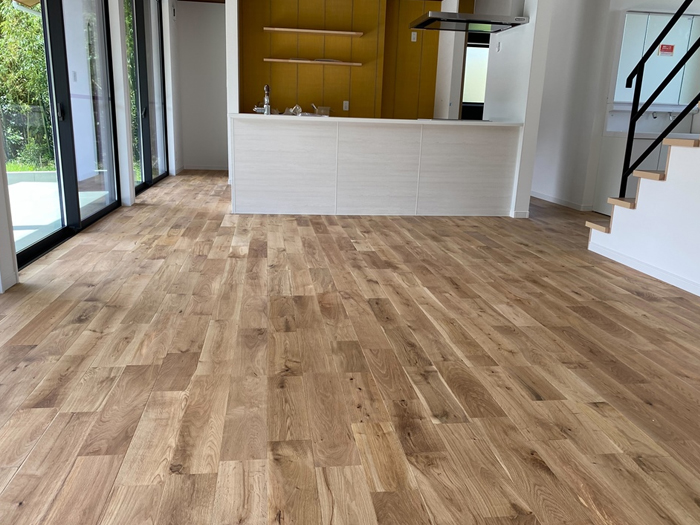 フローリング アカシアUNI(節有り、オイル塗装)、ナラUNI(節無し/節有り、オイル塗装/無塗装)  、オーク複合(節無し/節有り、オイル塗装/無塗装)