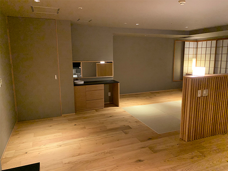 フローリング アカシアUNI(節有り、オイル塗装)、ナラUNI(節無し/節有り、オイル塗装/無塗装)  、オーク複合(節無し/節有り、オイル塗装/無塗装)