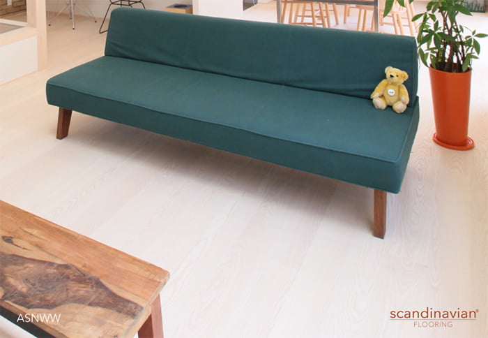 ワイドプランク アッシュ-ホワイトオイル仕上げ/スカンジナビアンハウジング株式会社