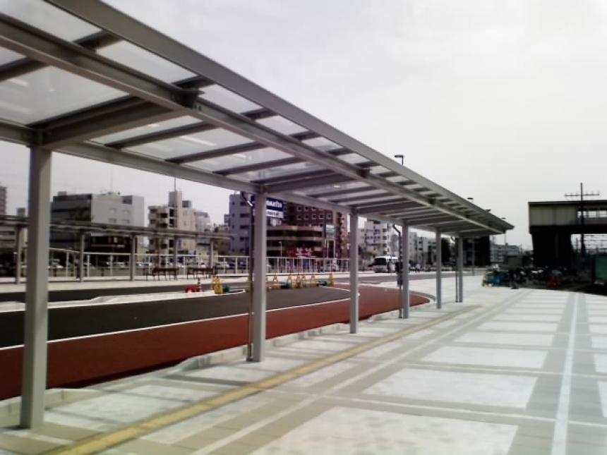 シェルタールーフ【駅前広場】