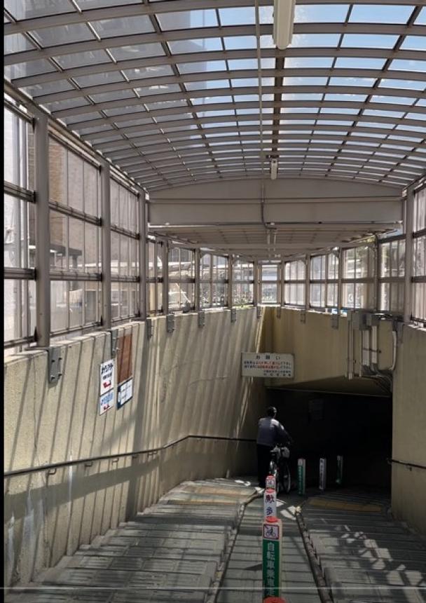 シェルタールーフ【駅前広場】