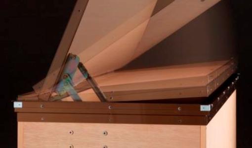 ガスダンパー式大型床下収納庫