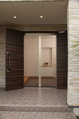 ドア・全開口サッシ用アコーデオン網戸 【アルマーデフリー】