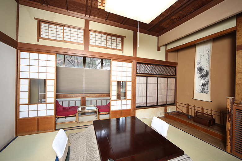 ハニカム・サーモスクリーン ライト 防炎遮光タイプ/セイキ販売株式会社