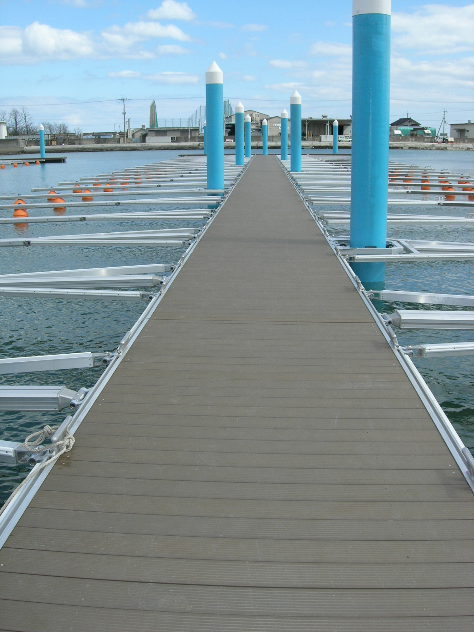 ハイブリッド建材【合成木材】