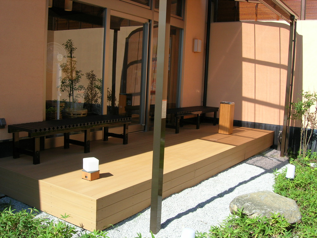 ハイブリッド建材【合成木材】