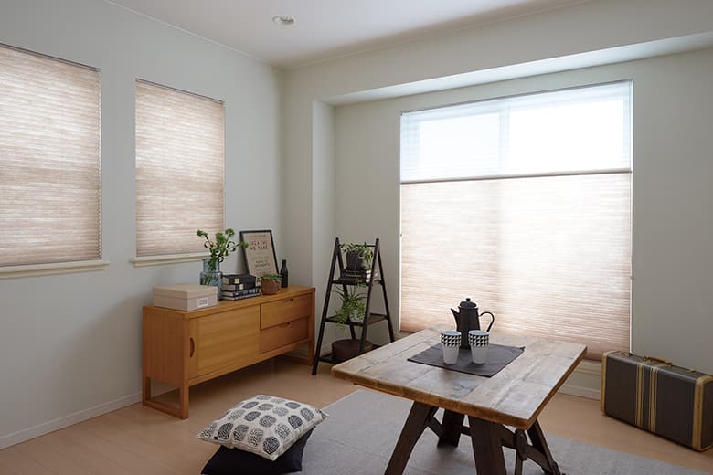 手軽に窓の断熱【ハニカムスクリーンライト】