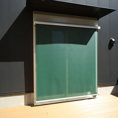 サングッド 【外付け窓用遮熱スクリーン】