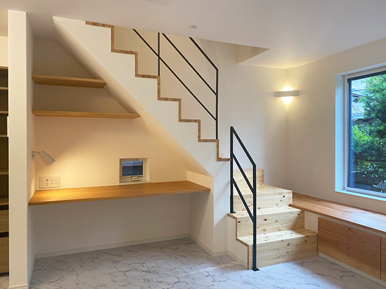 ひな壇階段 [ヒナダンデザイン]