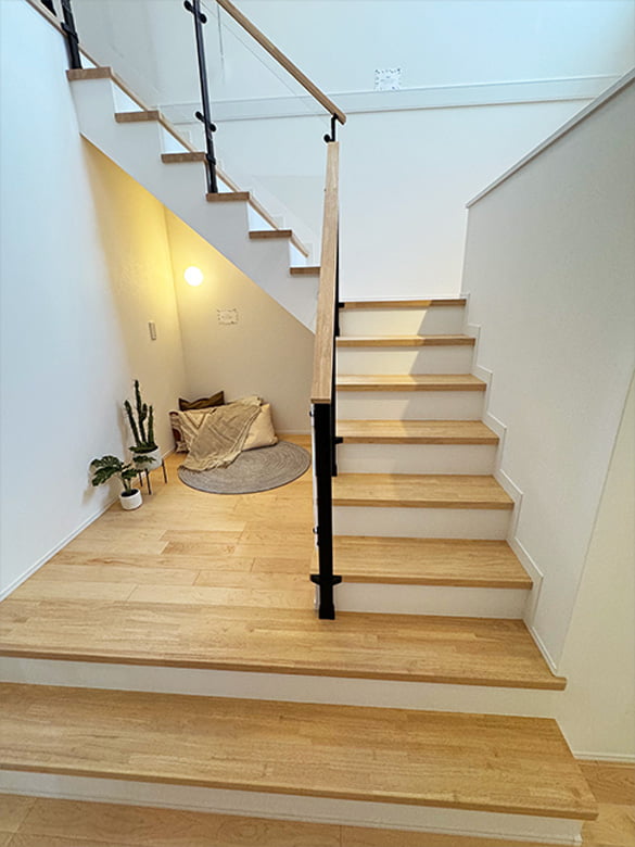 ひな壇階段 [ヒナダンデザイン]