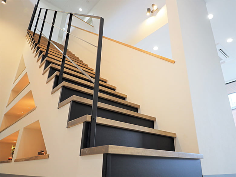 ひな壇階段 [ヒナダンデザイン]