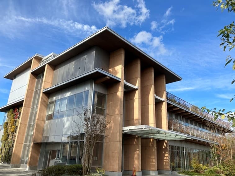 シリコン系強撥水形塗料「S-100」/住友林業株式会社