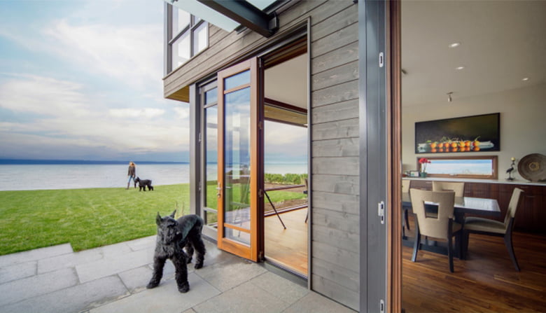 Feelsafeバイフォールドドア/株式会社ワイ・エム・エム